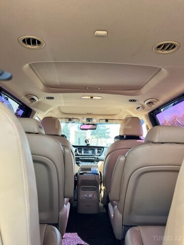 Kia Carnival-19