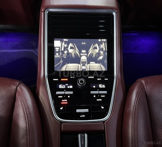 Porsche Panamera-16