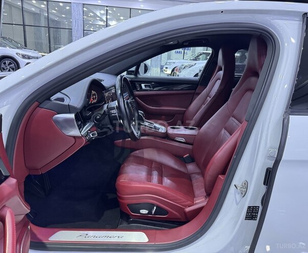 Porsche Panamera-11