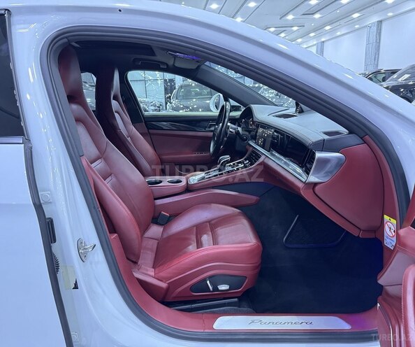 Porsche Panamera-12