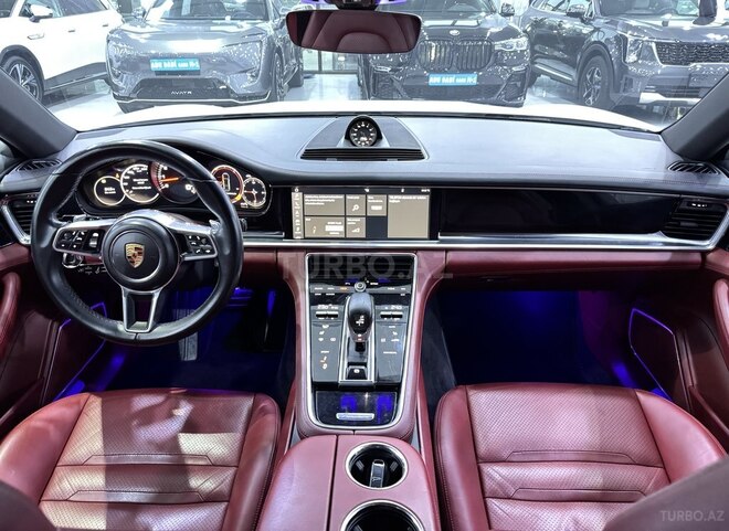 Porsche Panamera-8