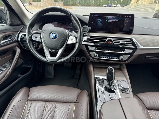 BMW 530e-13