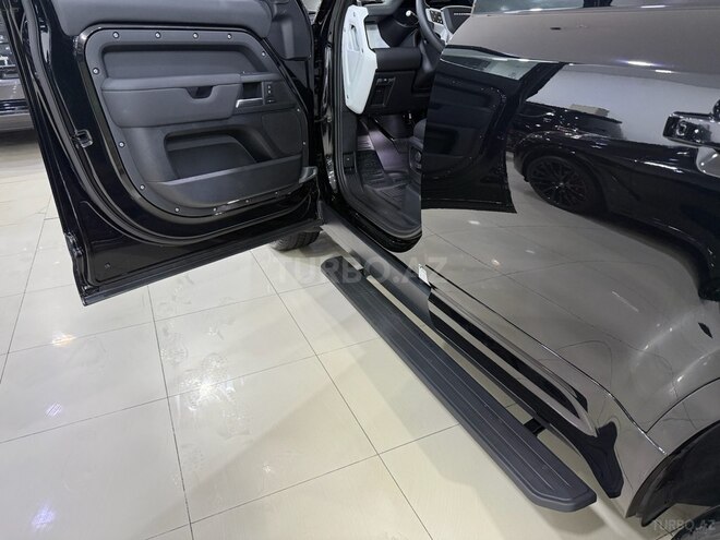 Land Rover Defender-11