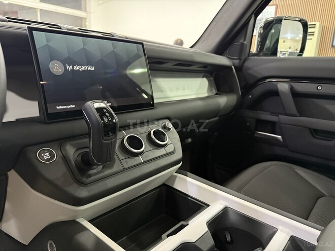 Land Rover Defender-17