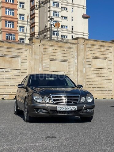 Mercedes E 220-1