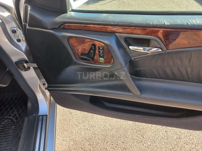 Mercedes E 240 1999, 256,080 km - 2.4 l - Gəncə