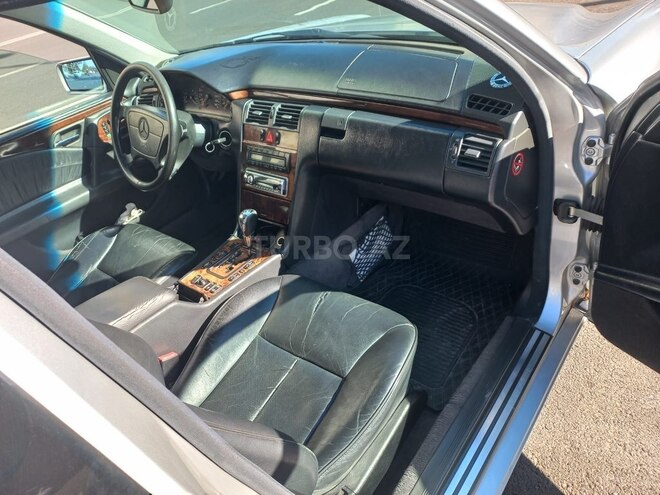 Mercedes E 240 1999, 256,080 km - 2.4 l - Gəncə
