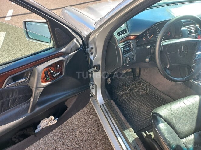 Mercedes E 240 1999, 256,080 km - 2.4 l - Gəncə
