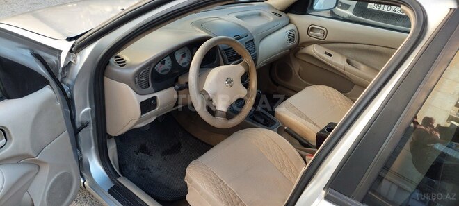 Nissan Sunny-8