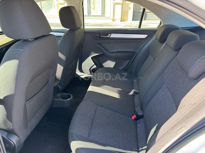 Skoda Rapid-8
