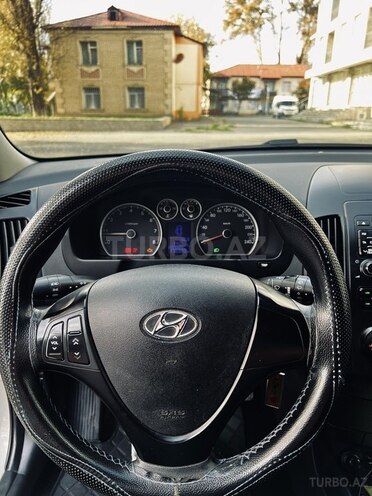 Hyundai i30 2009, 176,800 km - 1.4 l - İsmayıllı