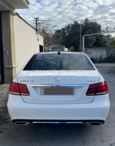 Mercedes E 250 4MATIC 2014, 360,000 km - 2.1 л - Bakı