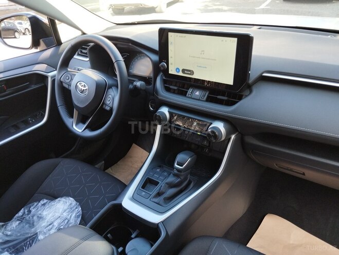 Toyota RAV4-8