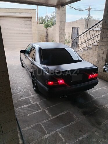 Mercedes E 220 1999, 460,000 km - 2.2 l - Bakı
