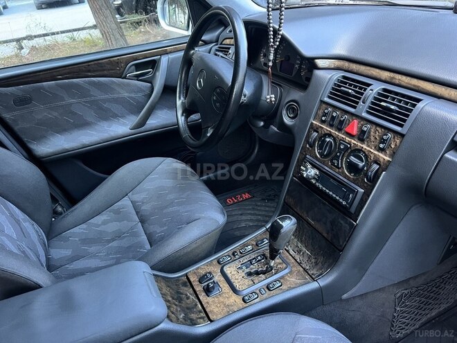Mercedes E 280 2000, 305,000 km - 2.8 l - Bakı