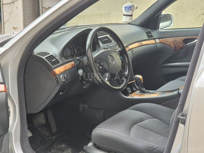 Mercedes E 240-11