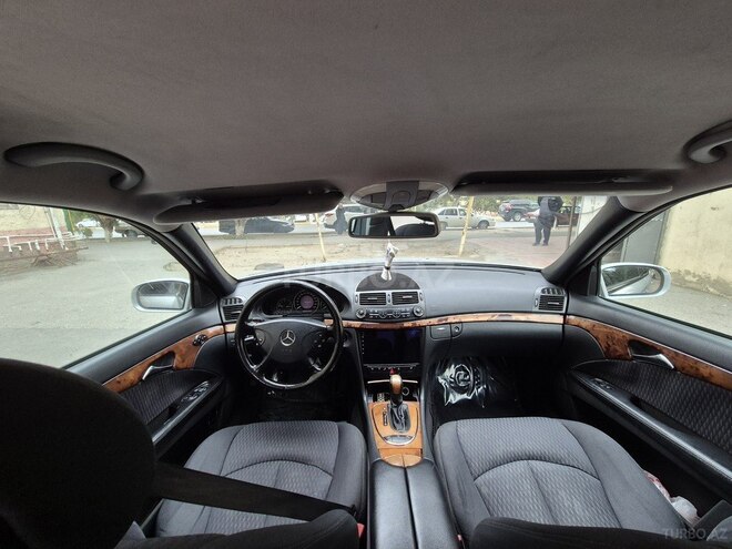 Mercedes E 240-10