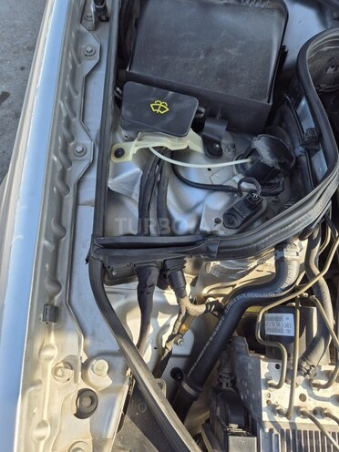 Mercedes E 240-15