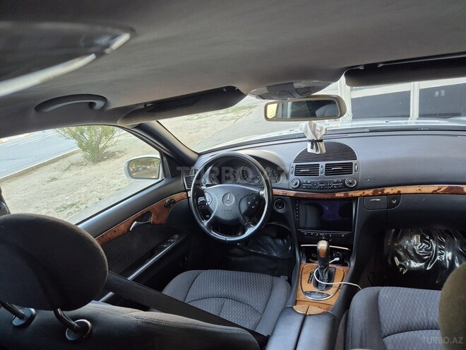 Mercedes E 240-17