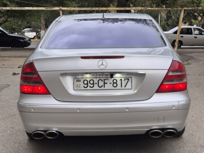Mercedes E 240-4