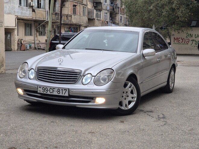 Mercedes E 240-1