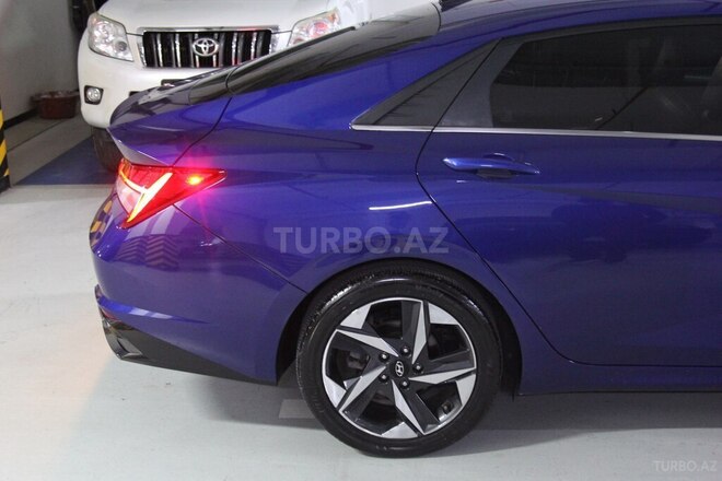 Hyundai Elantra-11