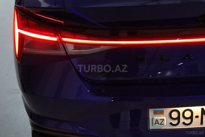 Hyundai Elantra-12