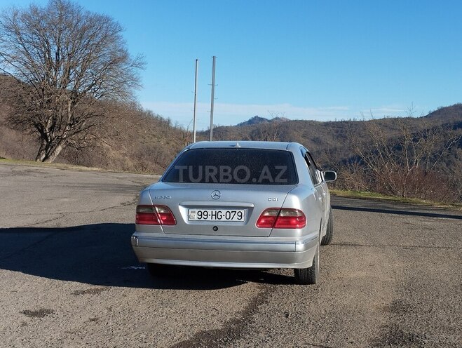 Mercedes E 270 2001, 445,063 km - 2.7 l - Masallı