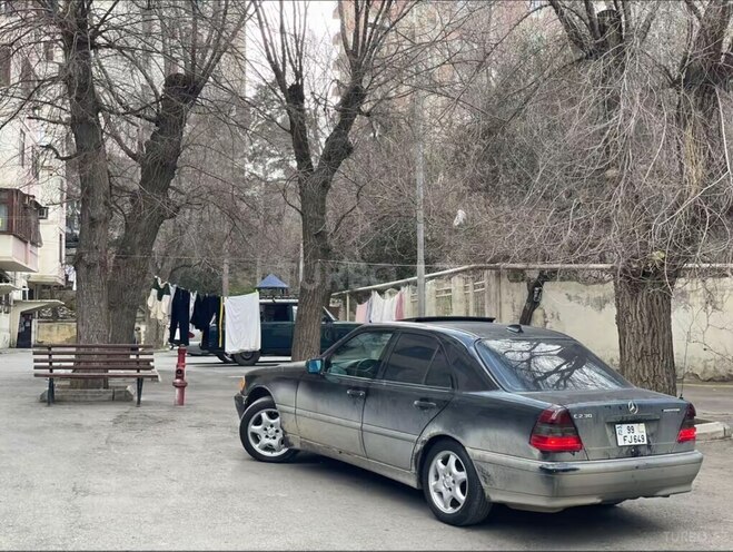 Mercedes C 230 1999, 290,000 km - 2.3 l - Bakı