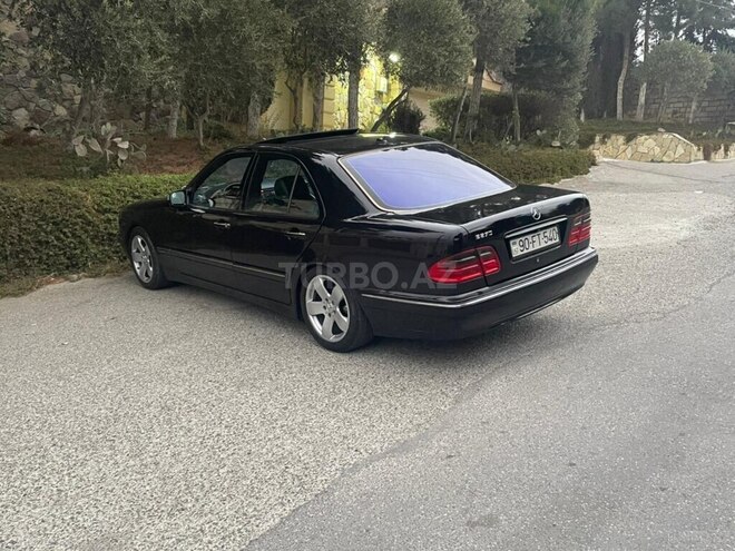 Mercedes E 270 2001, 210,388 km - 2.7 l - Bakı