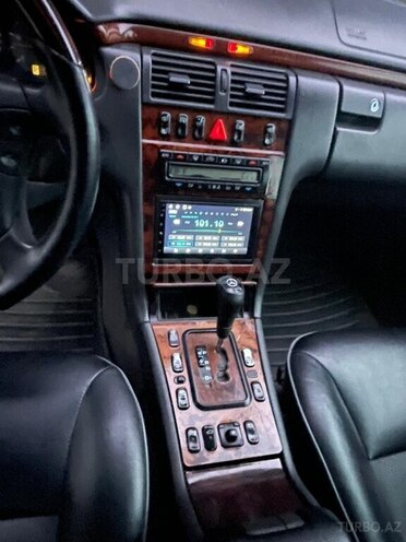 Mercedes E 270 2001, 210,388 km - 2.7 l - Bakı