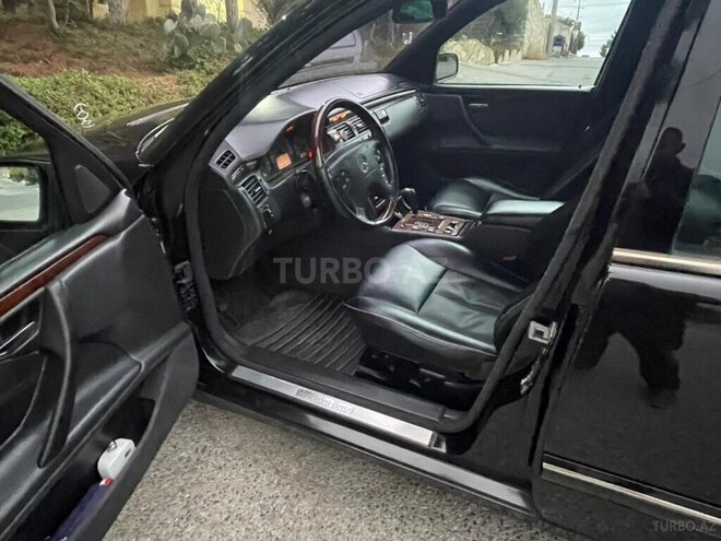 Mercedes E 270 2001, 210,388 km - 2.7 l - Bakı