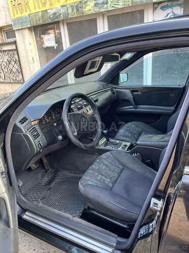 Mercedes E 280 1997, 314,523 km - 2.8 l - Qazax