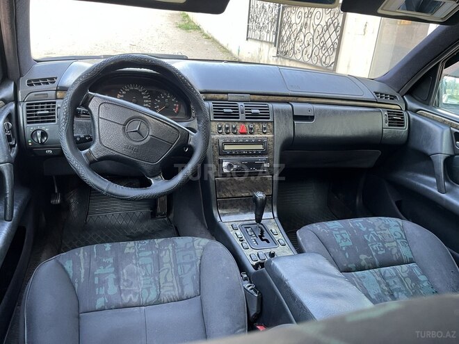 Mercedes E 280 1997, 314,523 km - 2.8 l - Qazax