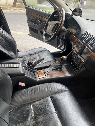 BMW 528 2000, 437,000 km - 2.8 л - Bakı