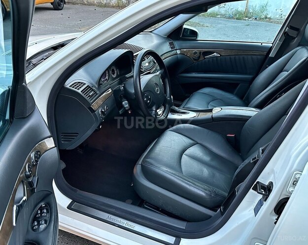 Mercedes E 320 2002, 299,000 km - 3.2 l - Bakı