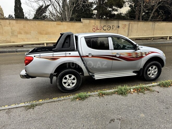 Mitsubishi L200 2011, 216,000 km - 2.5 l - Bakı