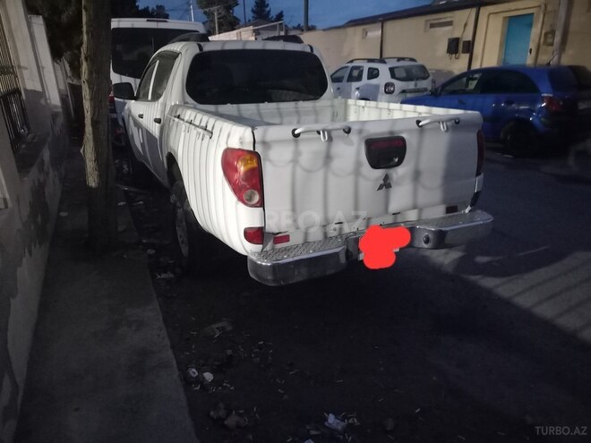 Mitsubishi L200 2013, 350,000 km - 2.5 l - Bakı