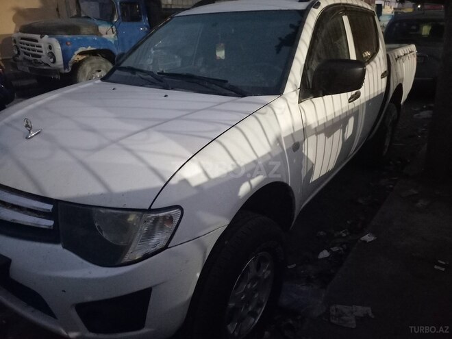 Mitsubishi L200 2013, 350,000 km - 2.5 l - Bakı
