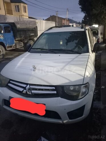 Mitsubishi L200 2013, 350,000 km - 2.5 l - Bakı