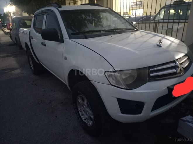 Mitsubishi L200 2013, 350,000 km - 2.5 l - Bakı