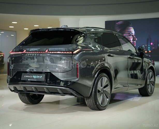 Lynk & Co 08-8