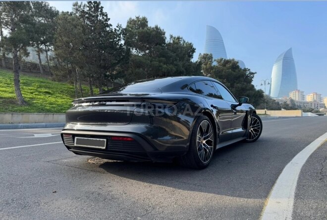 Porsche Taycan-2