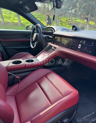 Porsche Taycan-10