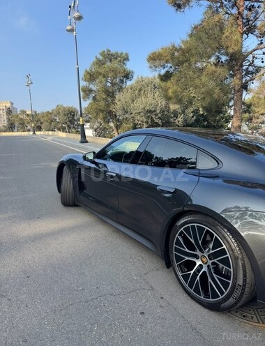 Porsche Taycan-4