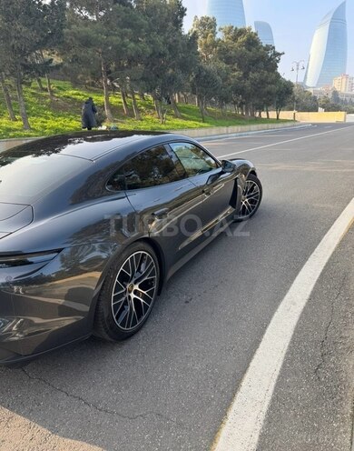 Porsche Taycan-5