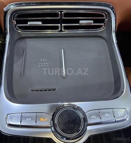 Geely Galaxy M9-18