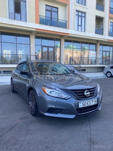 Nissan Altima-1
