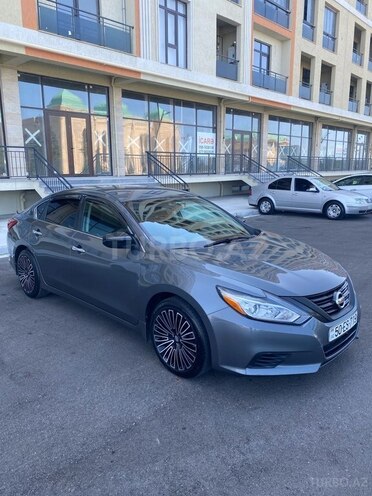 Nissan Altima-2