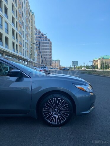 Nissan Altima-5
